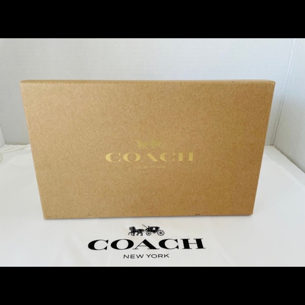 *Coach Black Cherry Glitter Boxed Set Corner Zip Wristlet & 2 Charms - Picture 4 of 4